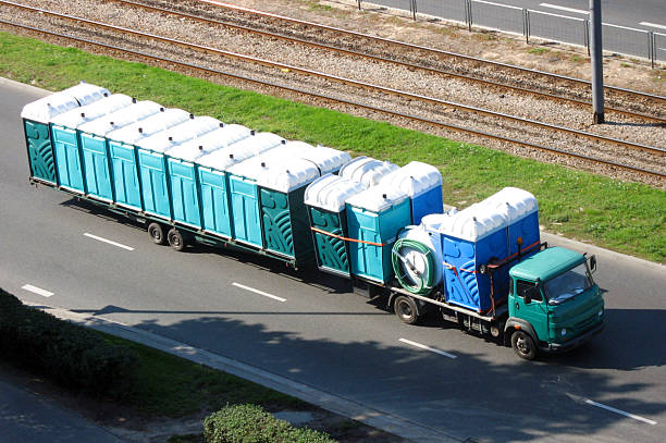 Best Porta potty delivery and setup  in Farngton, MI